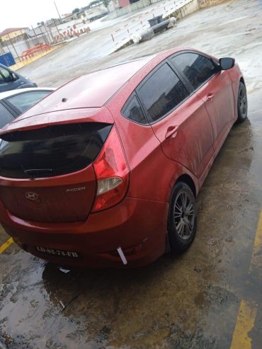 🚗 Hyundai Accent Desportivo (Duas Varetas)