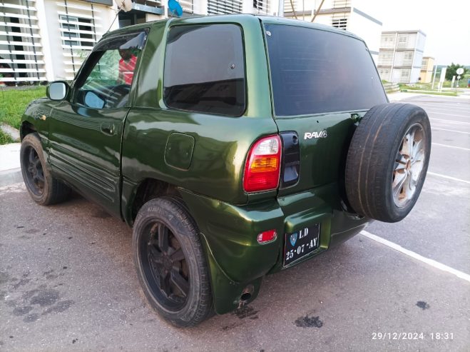 Venda de Rav 4, desportivo, caixa manual, documentos em dia.