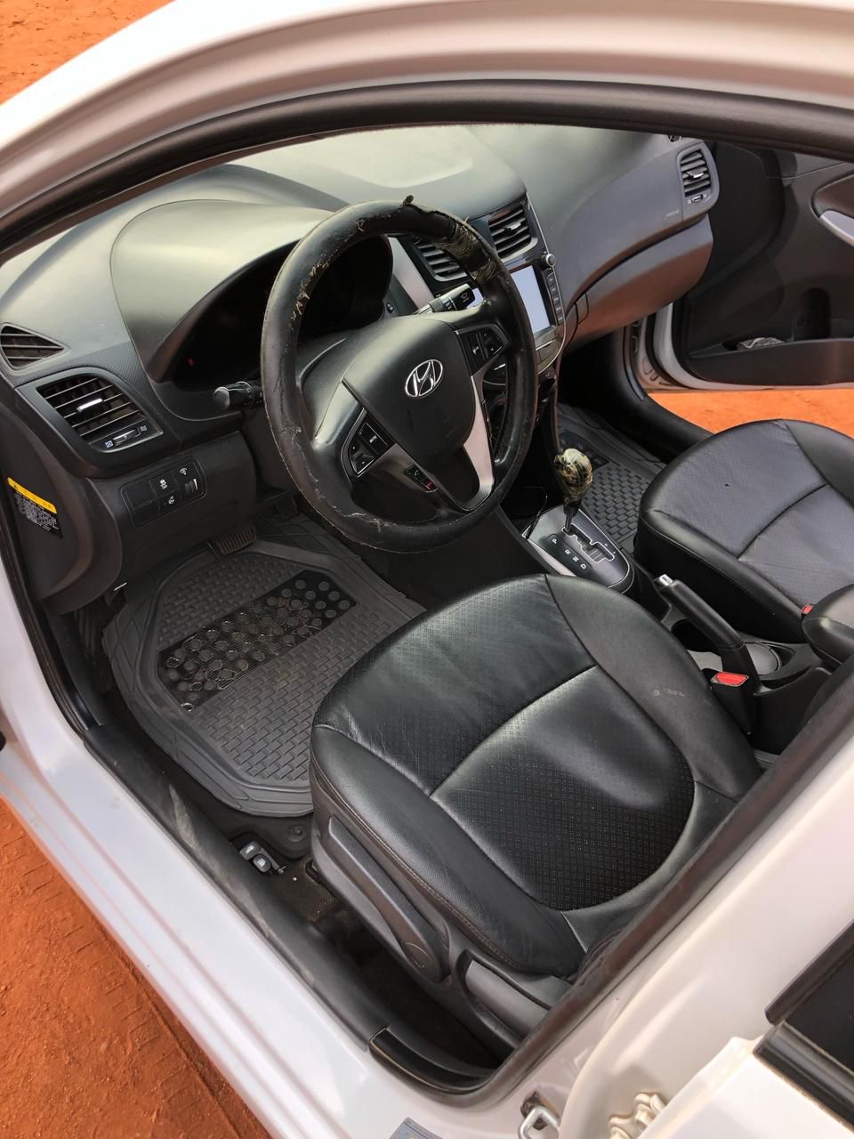 HYANDAI ACCENT 1.4 LIMPO*[KM]