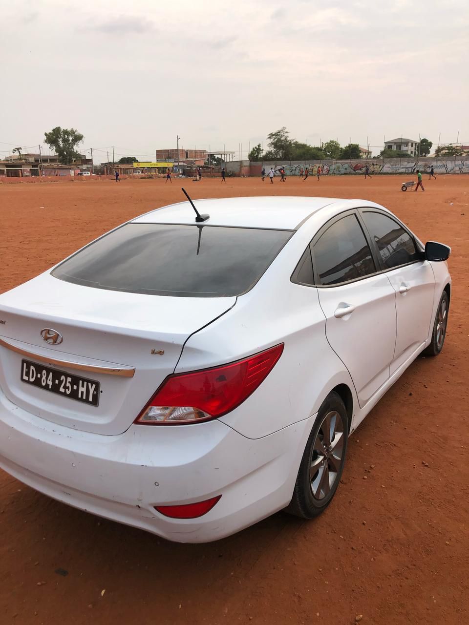 HYANDAI ACCENT 1.4 LIMPO*[KM]