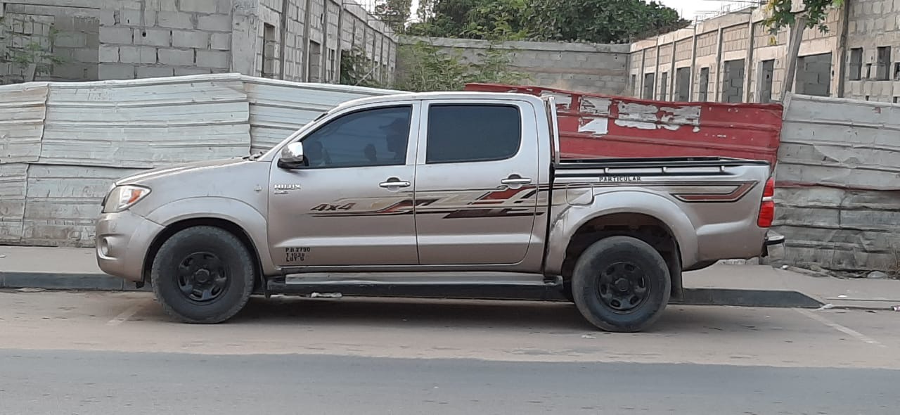 TOYOTA HILUX[fb]