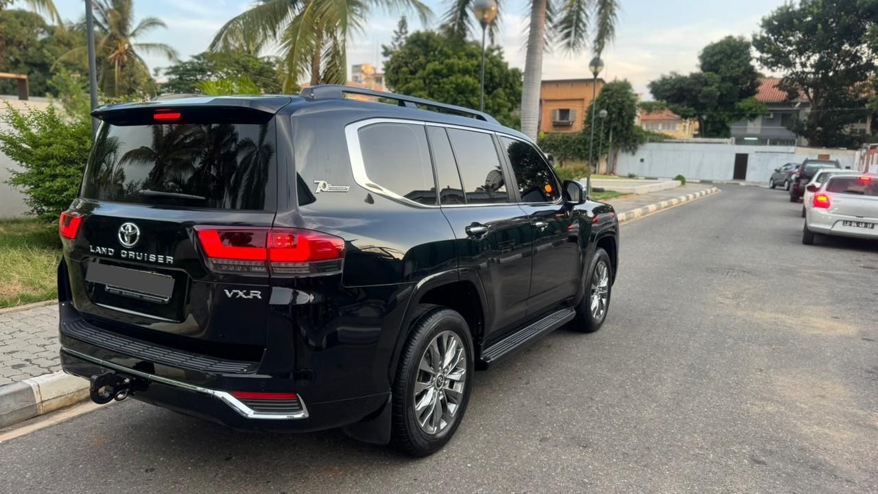 Land Cruiser-TWIN TURBO- C300 VXR FULL EXTRAS/OPTIONS