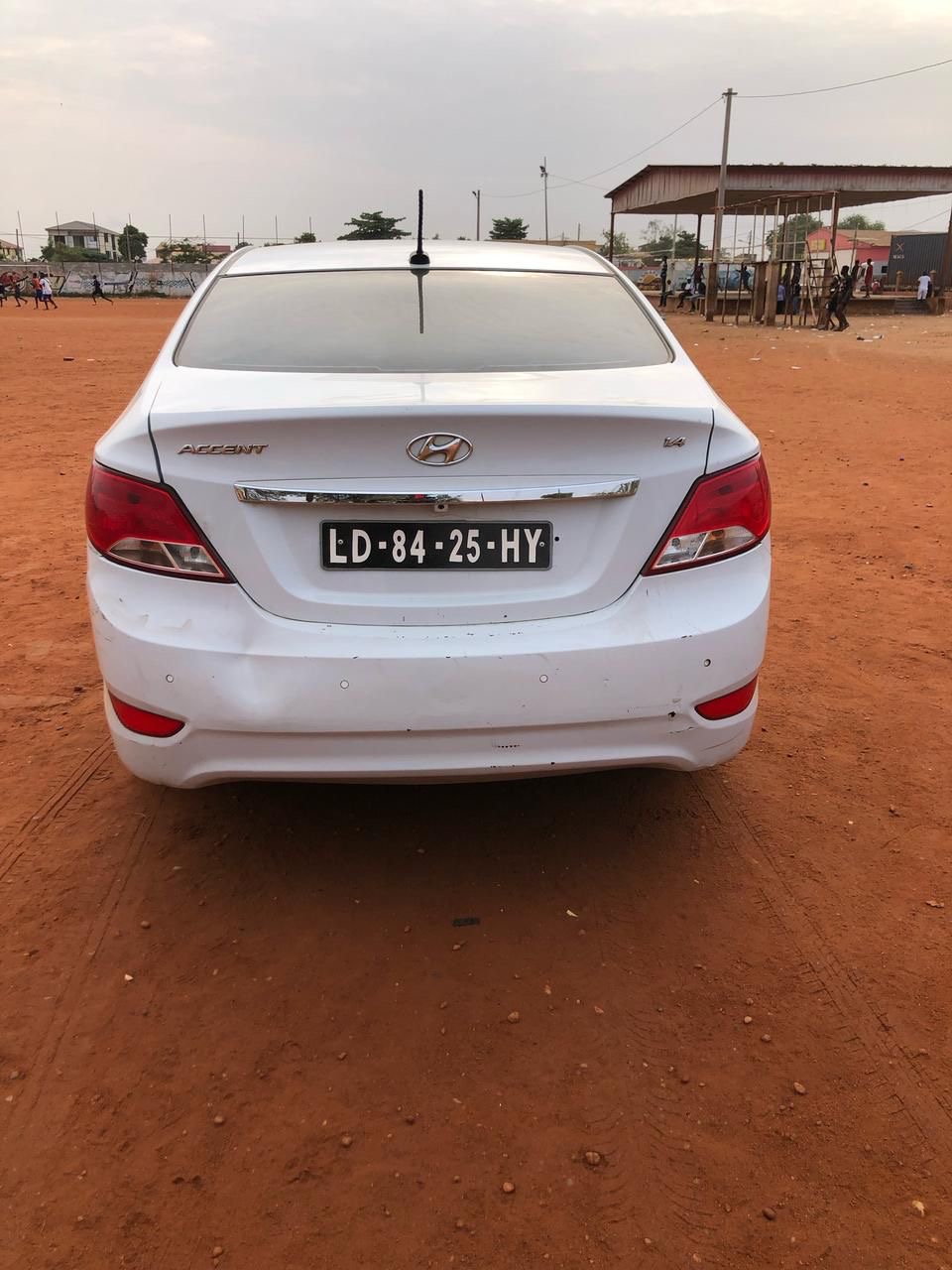 HYANDAI ACCENT 1.4 LIMPO*[KM]