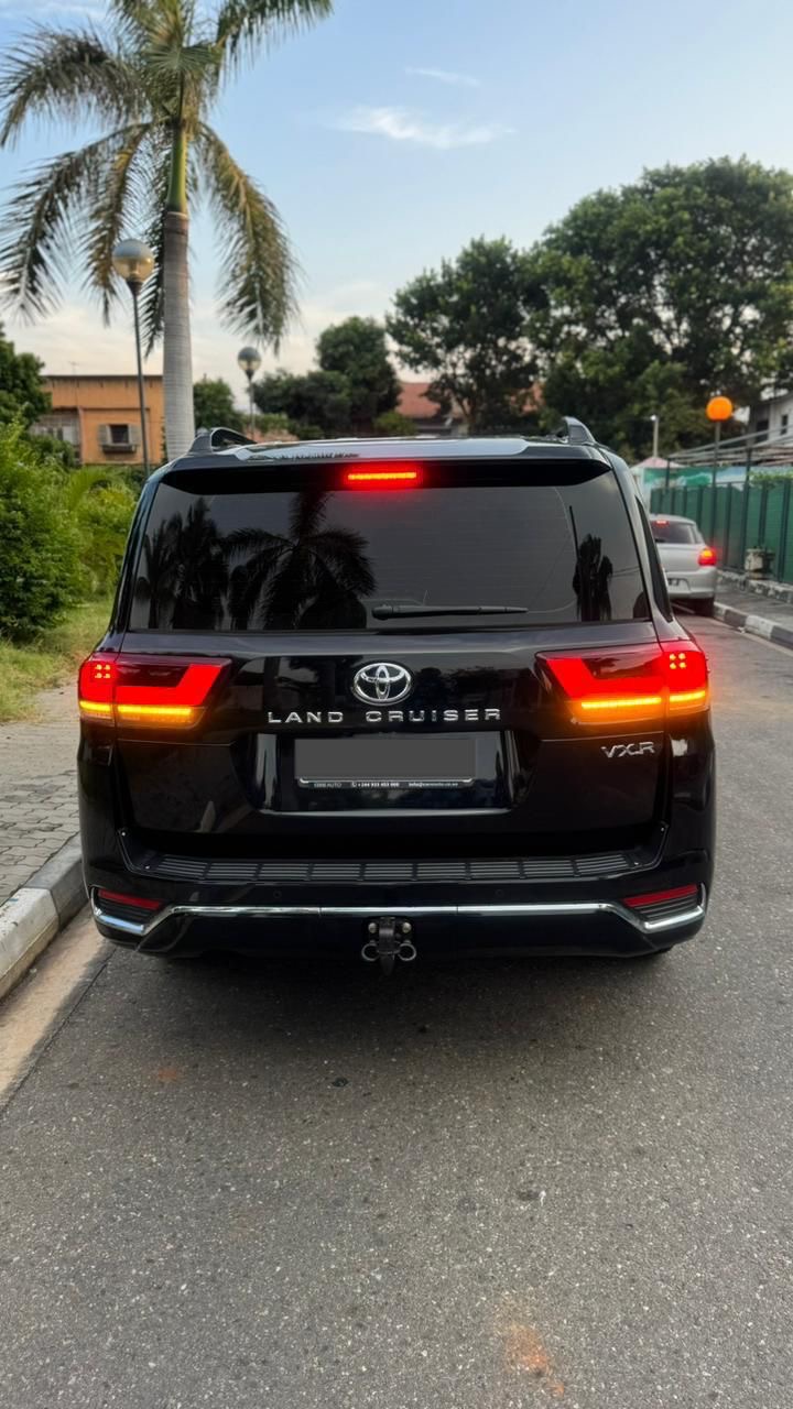 Land Cruiser-TWIN TURBO- C300 VXR FULL EXTRAS/OPTIONS