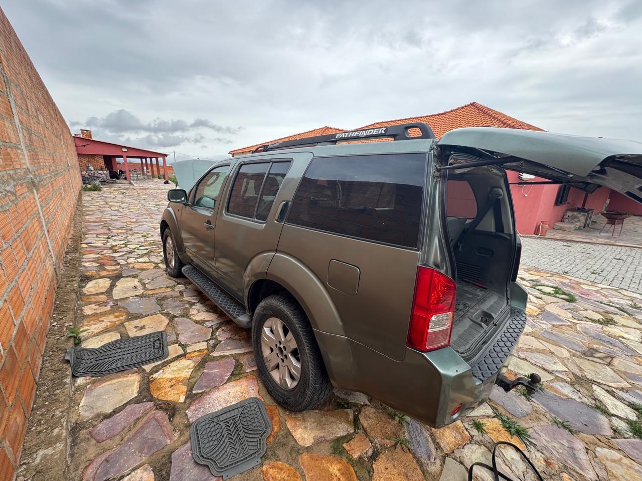 Nissan Pathfinder 2500 🚘[KM]