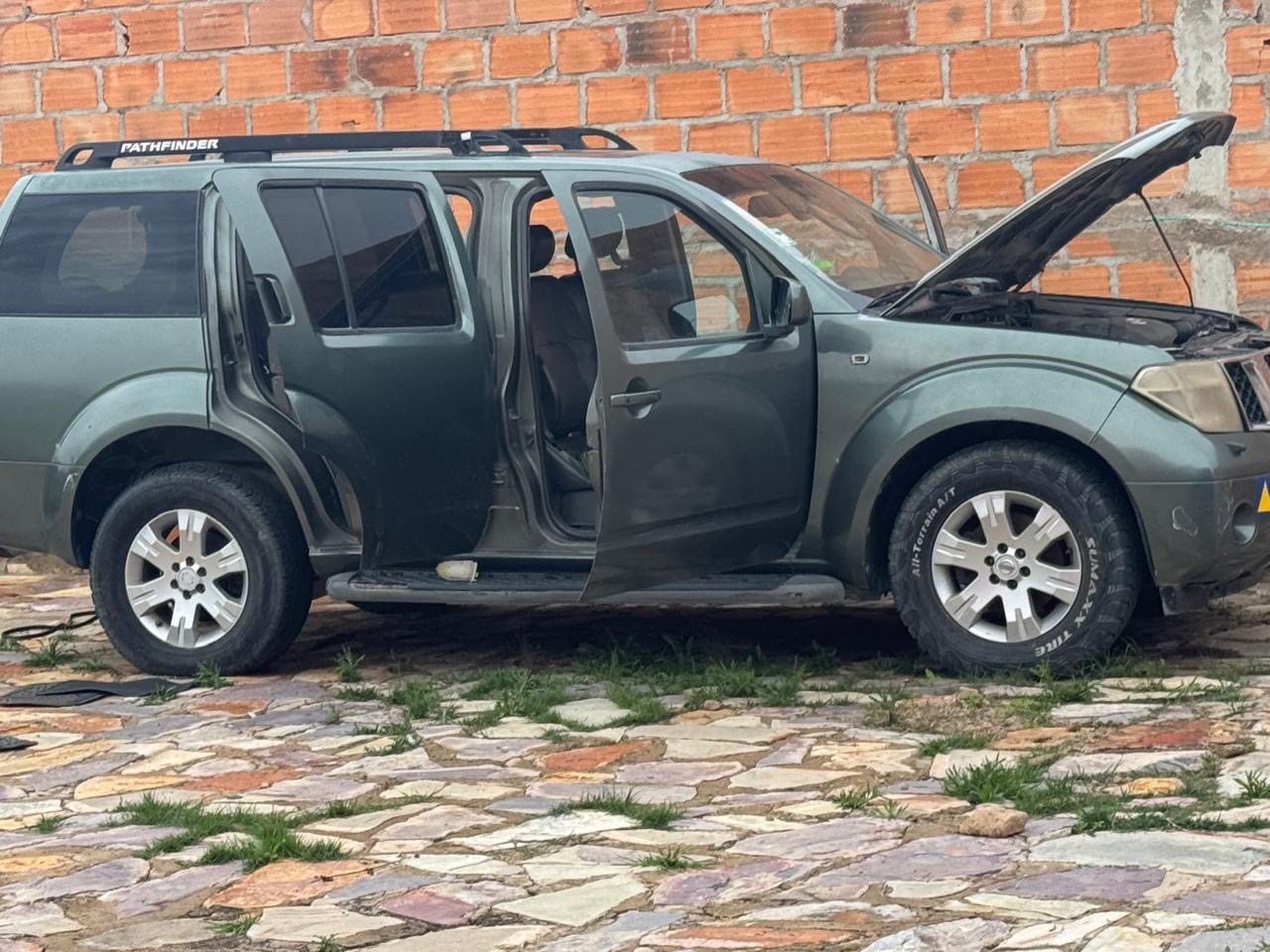 Nissan Pathfinder 2500 🚘[KM]