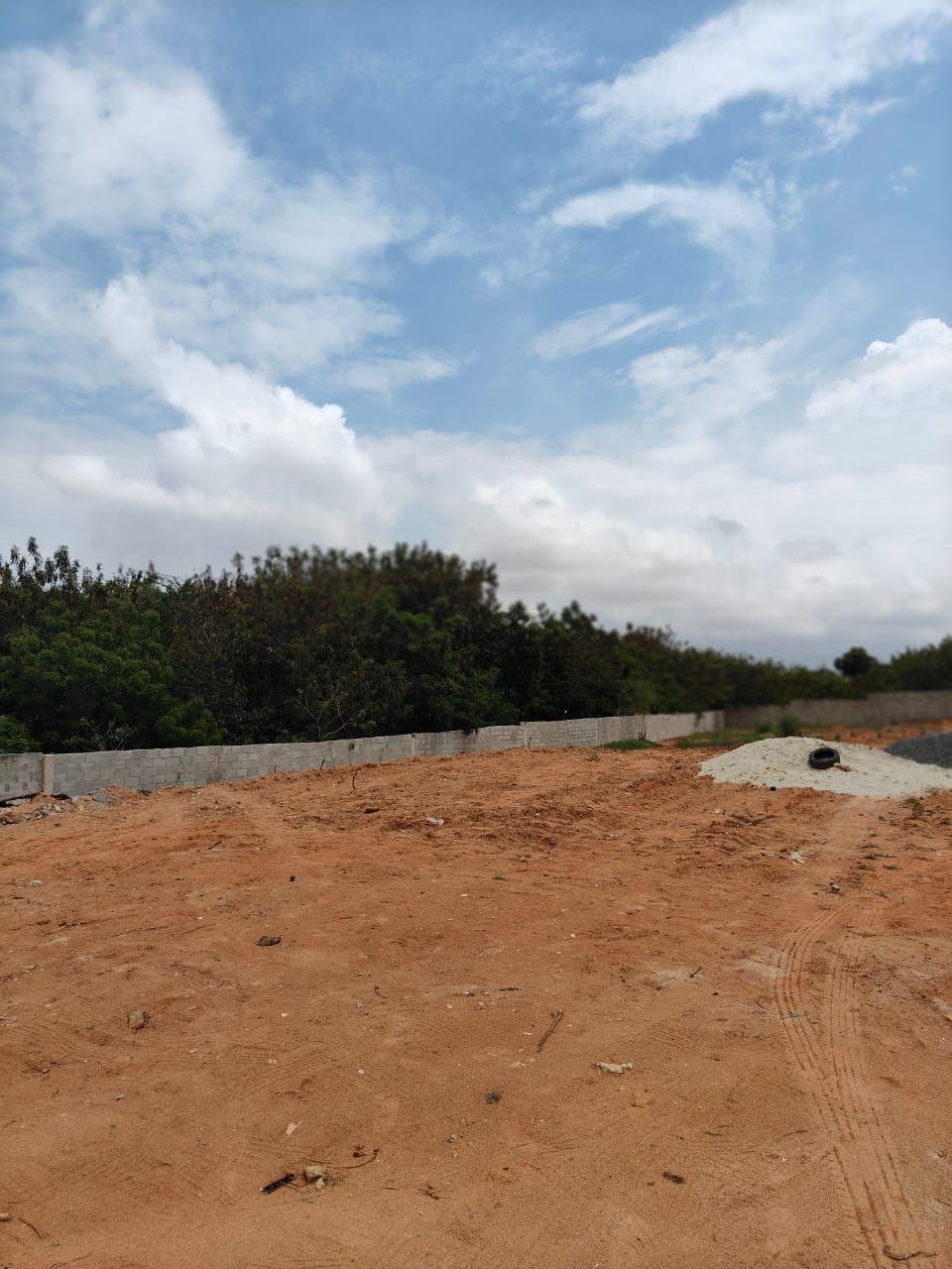 Vende-Se Um Terreno No Futungo Via Principal