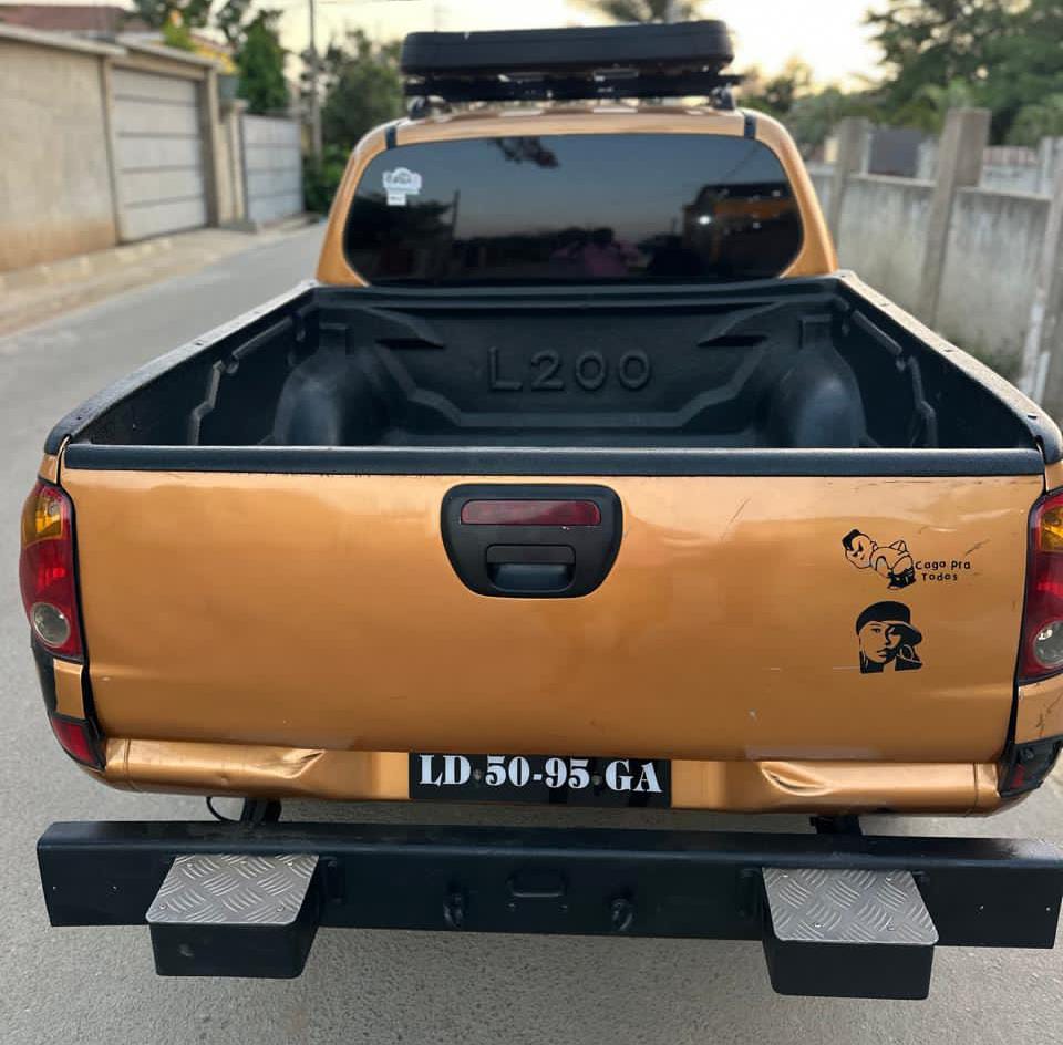 MITSUBISHI L200