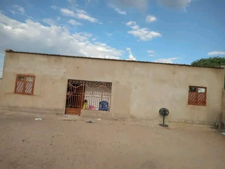 Casa a venda naipalala 3 ondjiva-Cunene
