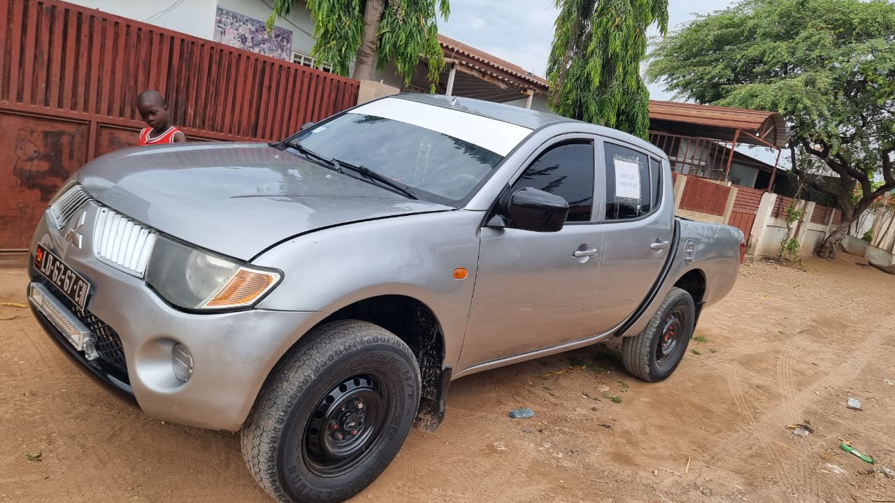 Vendo Mitsubishi L200, motor revisado,não gasta ,a gasolina