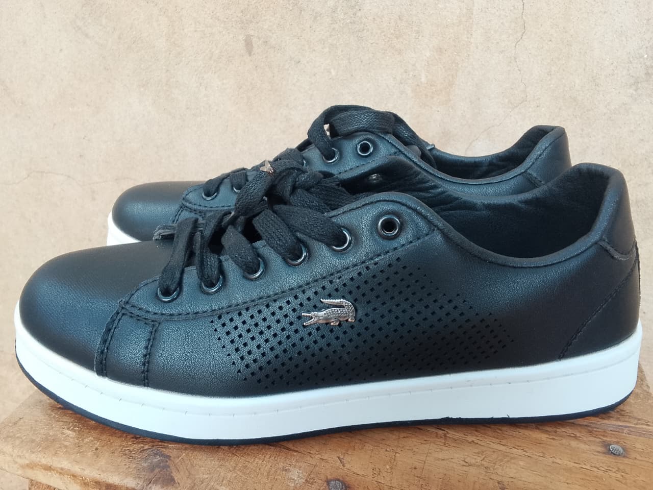Ténis Lacoste Carnaby – Tamanho 44